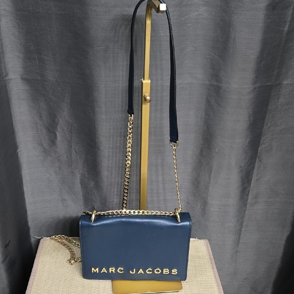 Marc Jacobs Blue Crossbody Bag with Gold Chain - Picture 2 of 16